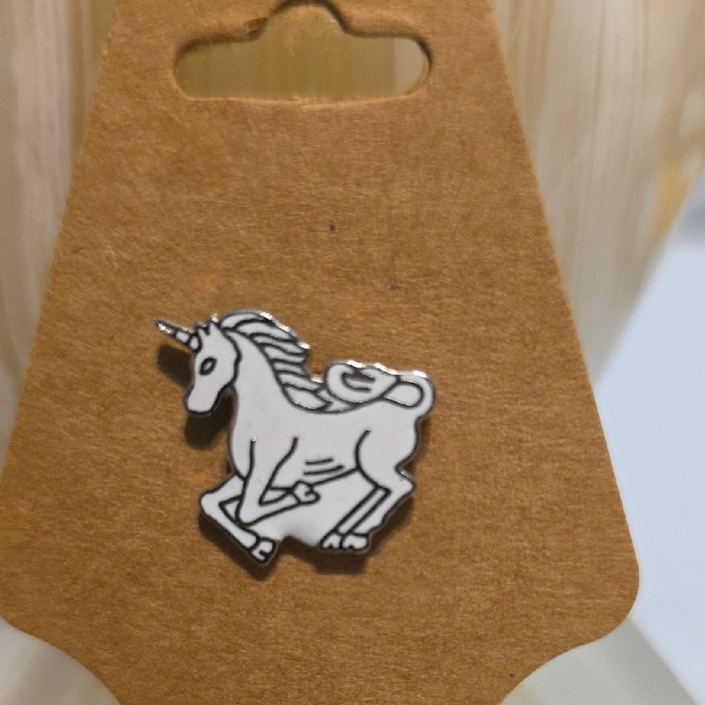 Charming White Unicorn Enamal Pin